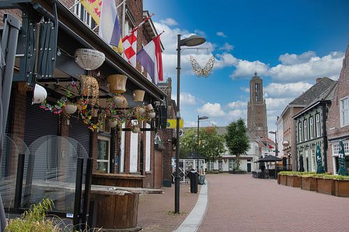 De gezellige binnenstad van Weert met de mooie Martinuskerk op de achtergrond