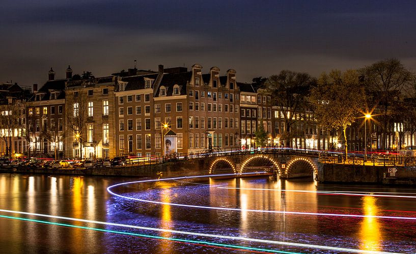 Lichtstralen door de Amsterdamse grachten von René Rollema