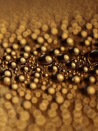 Hotel Chic Gold – Modern metallic warmth in small droplets by Marjolijn van den Berg