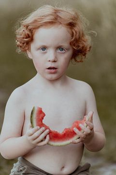 Roodharige jongen met watermeloen van Kelly Vanherreweghen