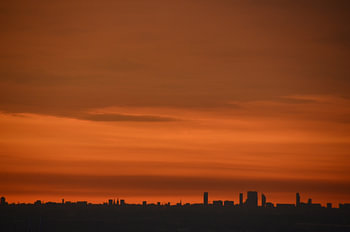 Prachtige Zonsondergang boven Den Haag en Delft