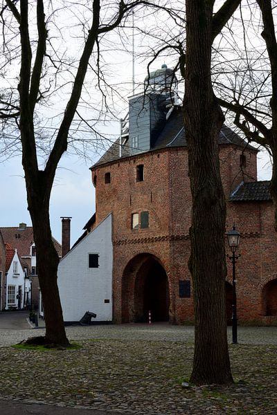 View of the Vischpoort in Harderwijk by Gerard de Zwaan