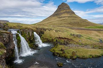 Kirkjufellsfoss in IJsland van Tim Vlielander