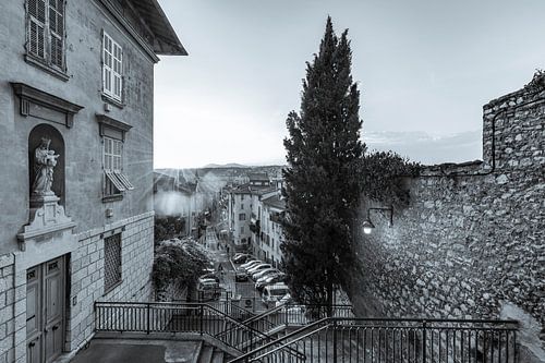 Oude stad van Nice aan de Cote d'Azur in Frankrijk - monochroom