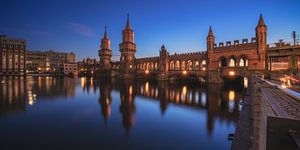 Oberbaumbrücke in Berlin als Panorama von Jean Claude Castor