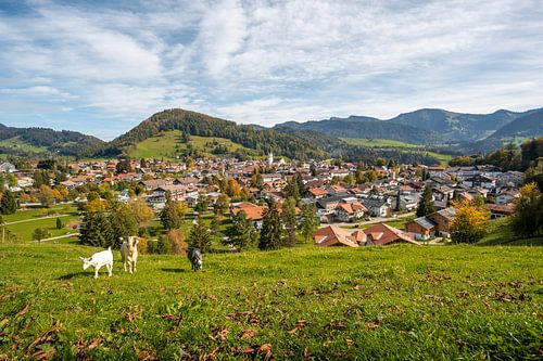Uitzicht op Oberstaufen, Staufen en de Allgäuer Alpen