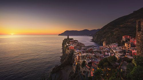 Vernazza bij zonsondergang. Cinque Terre, Italië