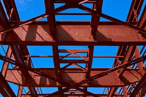 Stahlkonstruktion der Eisenbahnbrücke über die Elbe