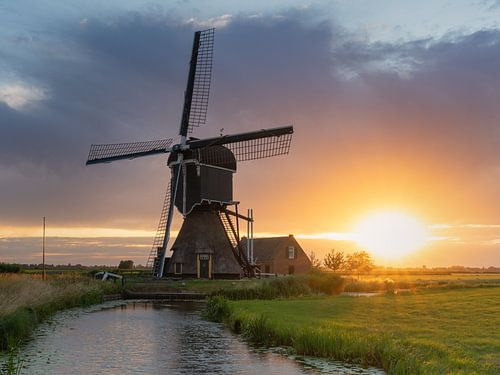 Middle mill or Cabauw mill in Cabauw at sunset