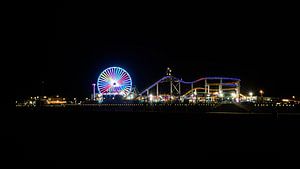 Pretpark bij nacht op een pier van Bert Nijholt