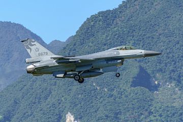 RoCAF Lockheed Martin F-16A Fighting Falcon. van Jaap van den Berg