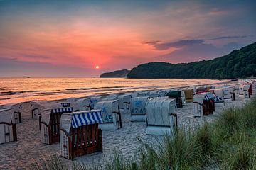 A view of Binz beach towards the pier by Andreas Völkel