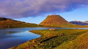 Kirkjufell in der goldenen Stunde, Island