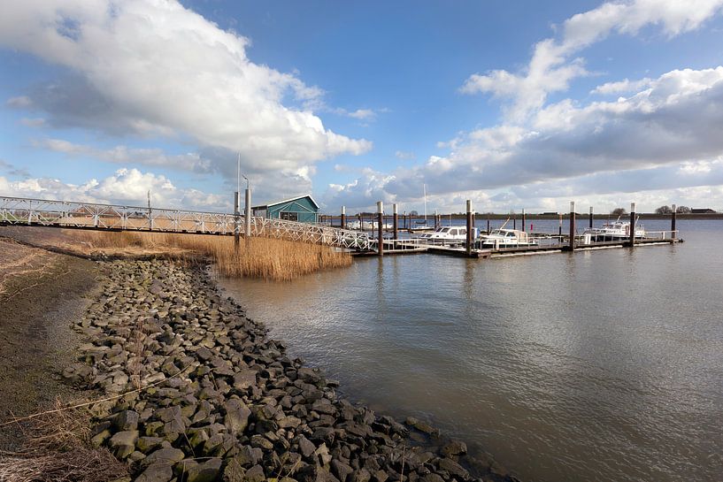 Klein haventje op rivier De Lek bij Ammerstol van Peter de Kievith Fotografie
