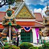 Gardes farouches en pierre au temple bouddhiste Wat Pho à Bangkok, en Thaïlande. sur Dieter Walther