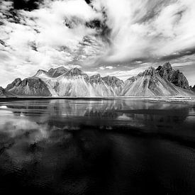 IJsland in Black and White, Vestrahorn & Stokksnes van Mark de Weger