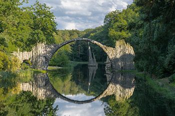 Rakotzbrug in het avondlicht