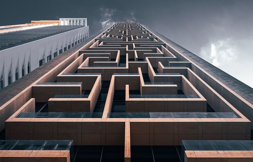 Maze building in Dubai by michael regeer