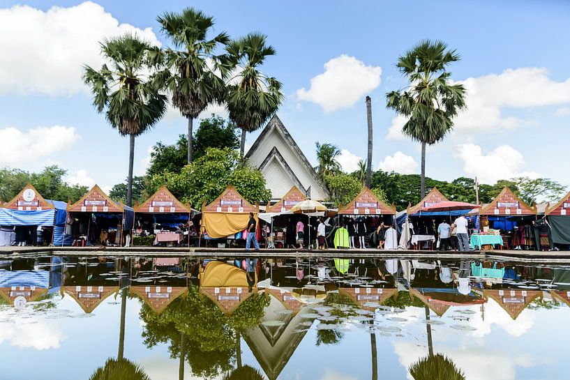 Markt Thailand Spiegelung von Ingeborg van Bruggen