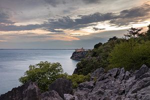 Castello di Duino auf den Klippen an der Adriaküste