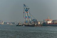 Hijsschip in de haven van Rotterdam. van Brian Morgan thumbnail