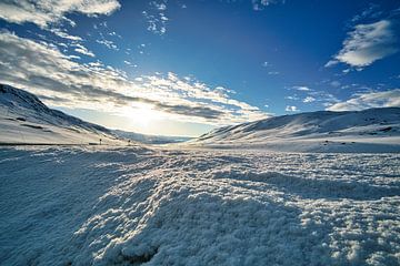 Noors hooggebergte, besneeuwde bergen en landschap van Martin Köbsch