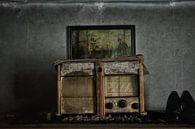 Prachtige spookachtige oude radio in verlaten huis van Melvin Meijer thumbnail