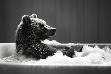 Image de salle de bain : Ours serein dans un bain moussant sur Felix Brönnimann