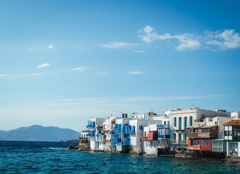 Santorini by Hello Pompoyo