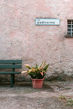 Straatbeeld oud dorpje Italië | Fotoprint kleurrijke reisfotografie van HelloHappylife