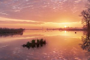 Lever de soleil au bord de l'eau à Zaanse Schans