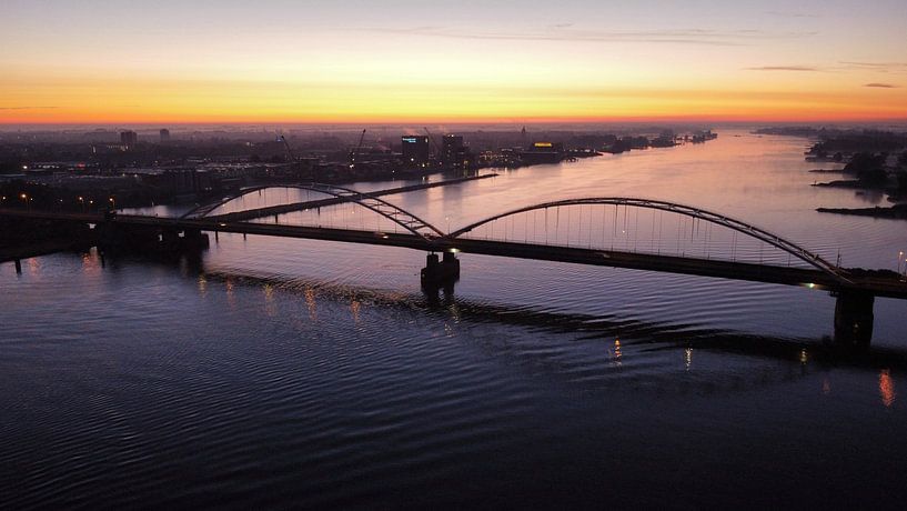 Merwedebrug Gorinchem bij Zonsopkomst – Wanddecoratie van PEEQ.