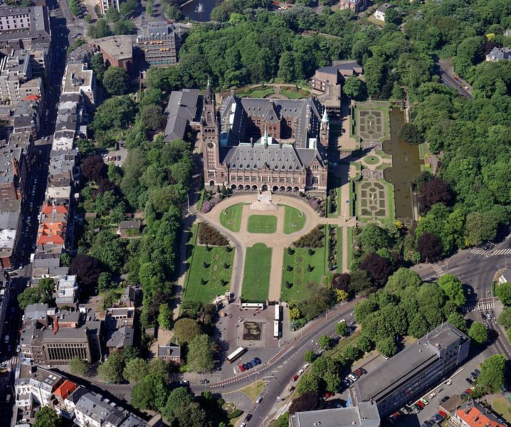 1989:Historic aerial photograph of the Peace Palace and garden by Frans Rombout