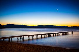 Steg bei Sonnenaufgang, Korfu (Griechenland) von Michiel de Bruin