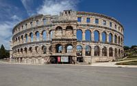 Romeinse Arena in het centrum van Pula, Kroatie van Joost Adriaanse thumbnail