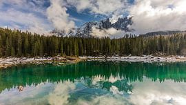 Spiegelung am Karersee von Sandra Schönherr