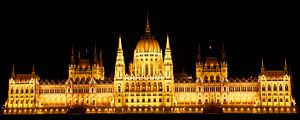 Parlementsgebouw Boedapest in de avond von Willem Vernes