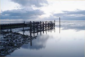 L'heure bleue dans le petit port de Sil à Texel