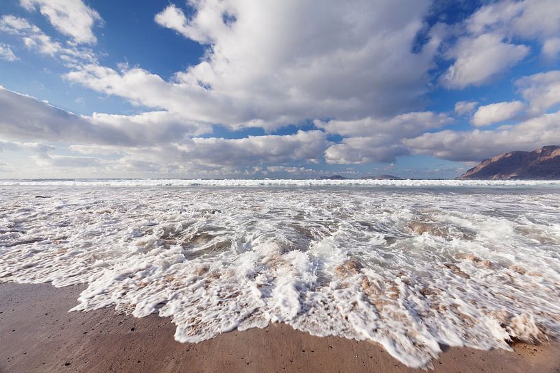 Waves at the famara beach in Lanzarote by Markus Lange