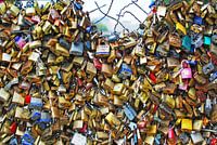 Parijs-Slotjesbrug-Pont des Arts-Symboliek-Liefde