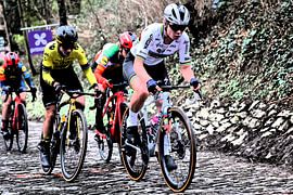 Weltmeisterin Lotte Kopecky auf dem Wandfresko von FreddyFinn