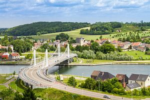 Pont suspendu dans le village de Kanne, Limbourg belge