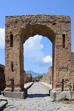 Arco di Caligola van Frank's Awesome Travels