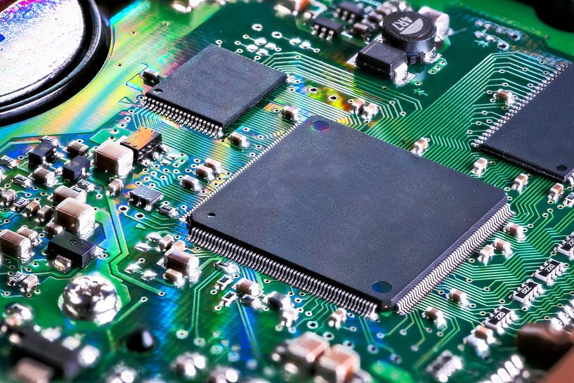 Printplaat met computerchip van ManfredFotos