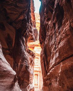 Petra door de kloven in Jordanië van Dayenne van Peperstraten
