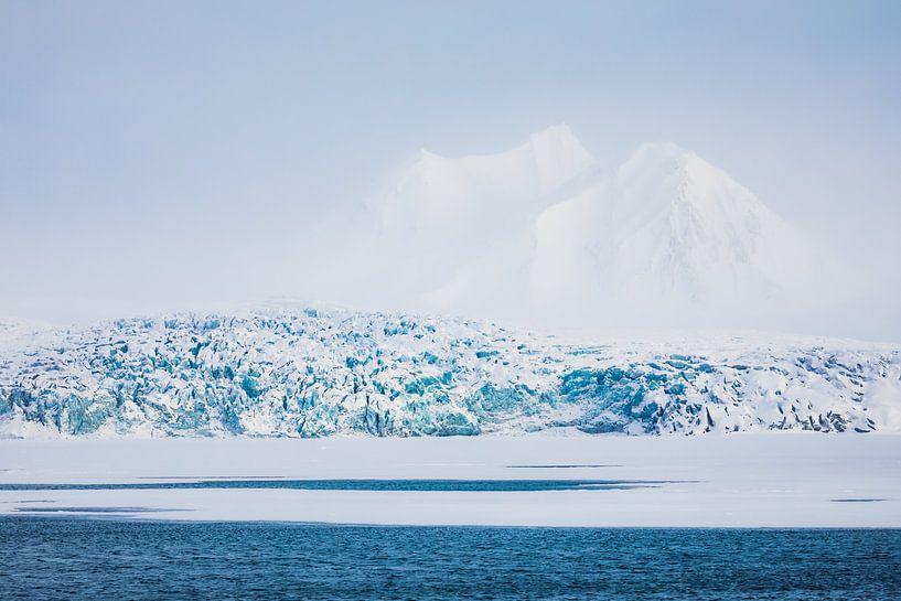 Glaciers and snow-capped mountains in Ymerbukta Bay by Martijn Smeets