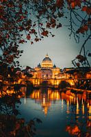 Rome, uitzicht over de rivier de Tiber naar het Vaticaan 's avonds