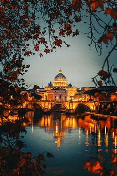 Rome, uitzicht over de rivier de Tiber naar het Vaticaan 's avonds van Fotos by Jan Wehnert