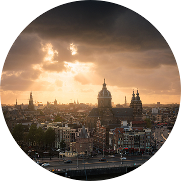 Mooie Zonsondergang Boven Skyline Amsterdam van Albert Dros