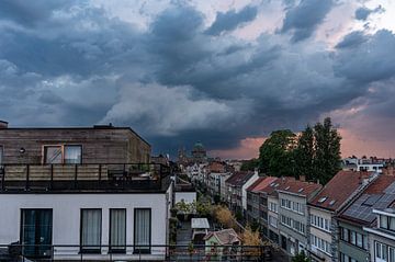 Dark, stormy clouds over the city after a thunderstorm, Jette, B van Werner Lerooy